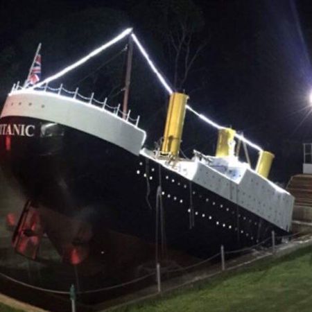 Titanic Park Bed and Breakfast Ban Bo  Eksteriør billede